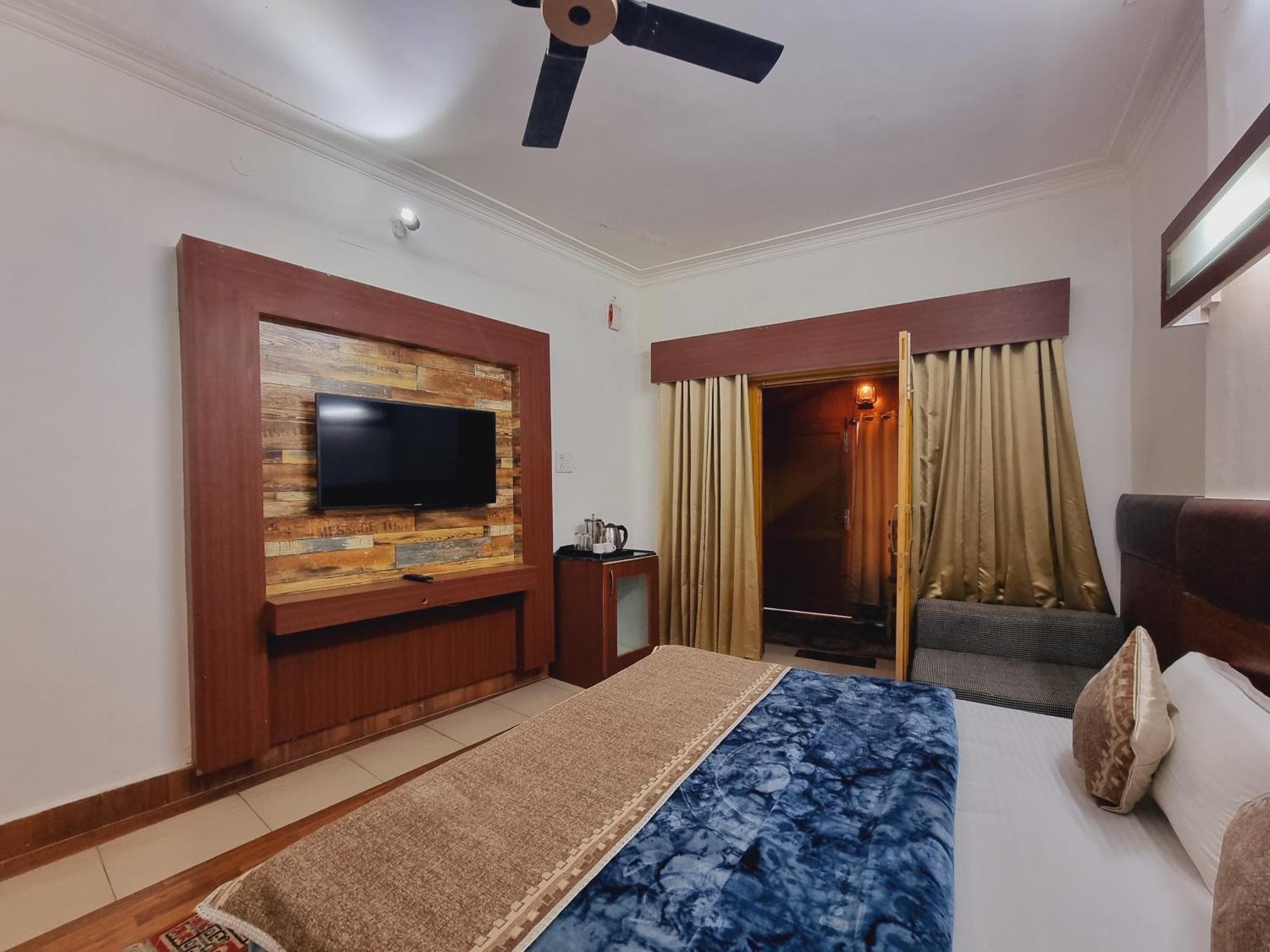 Wow Hotels Green View Далхаузи Екстериор снимка
